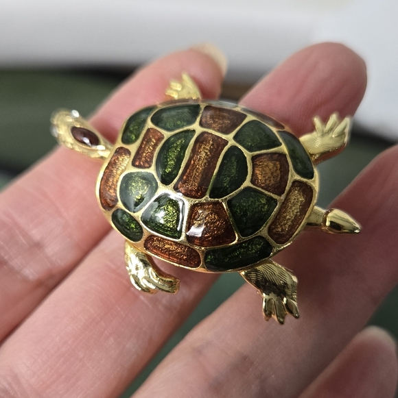 Colorful Gold Tone Green Brown Enamel Turtle Brooch - Picture 9 of 17